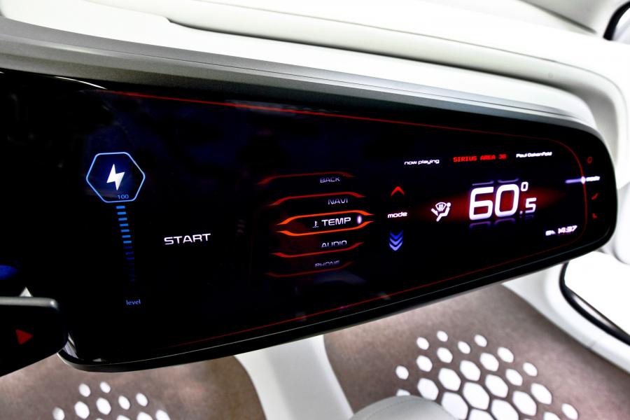 Панель приборов Kia Ray Plug-in Hybrid Concept 2010 года  (фото 8 из 15)